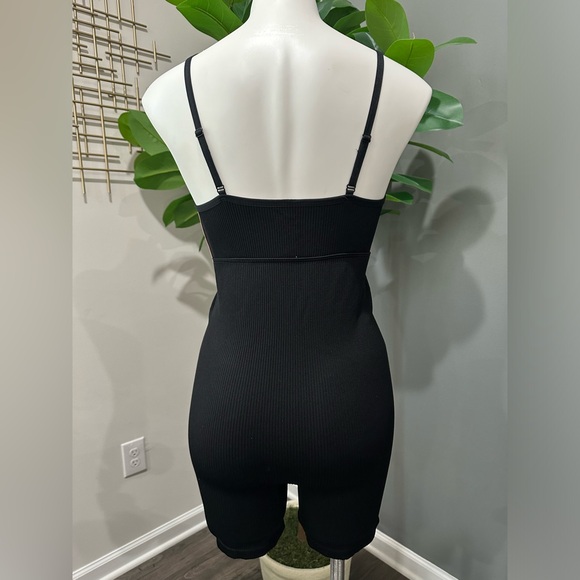 New Colsie women’s cut out ribbed romper Black Large - Picture 3 of 8
